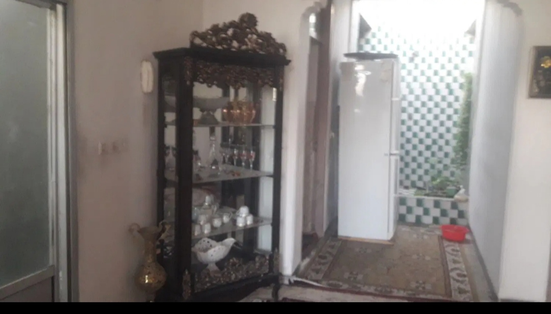 واحد ۹۰متری همکف.