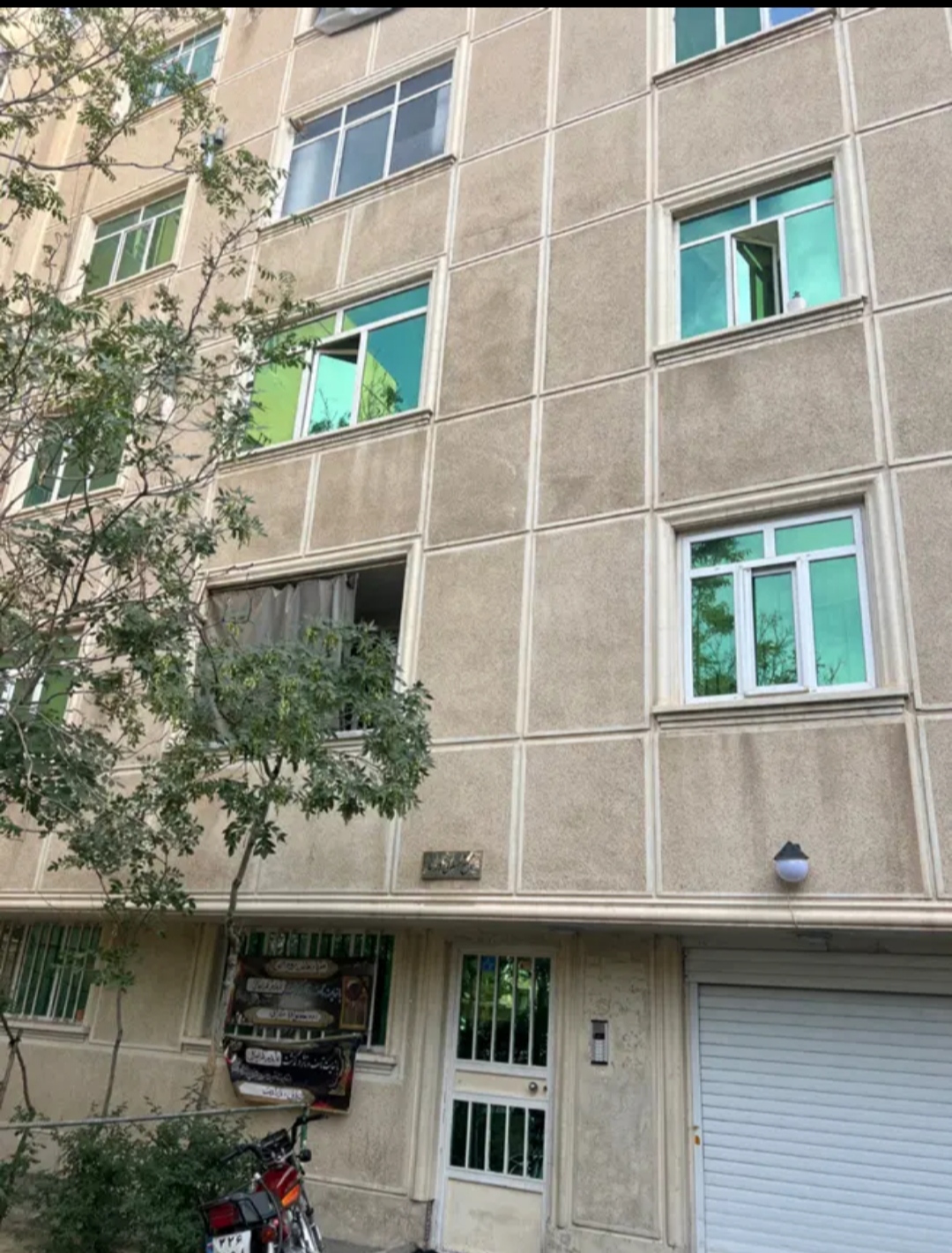 ۸۳متری پارکینگ دار.