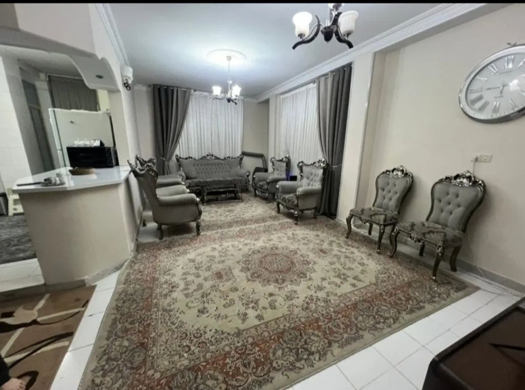 ۸۵متری دو خوابه تمیز با پارکینگ.