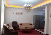 آپارتمان طبقه سوم ۸۰متری با حدود ۲۰‌متر حیاط.