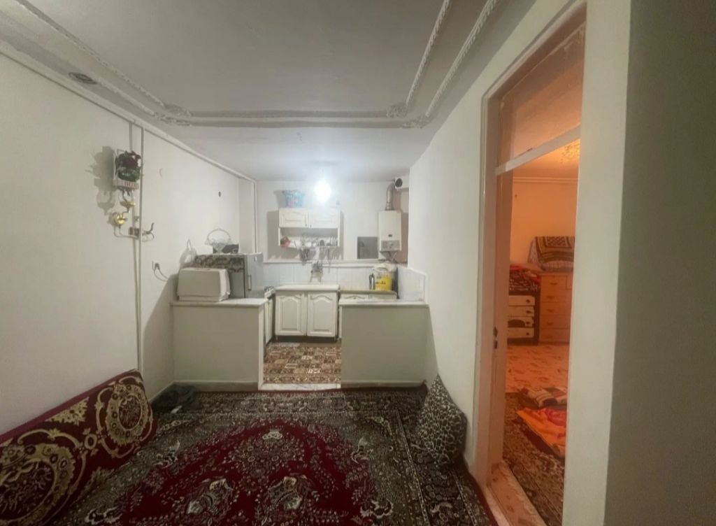 ۵۰متری زیر همکف فروشی.
