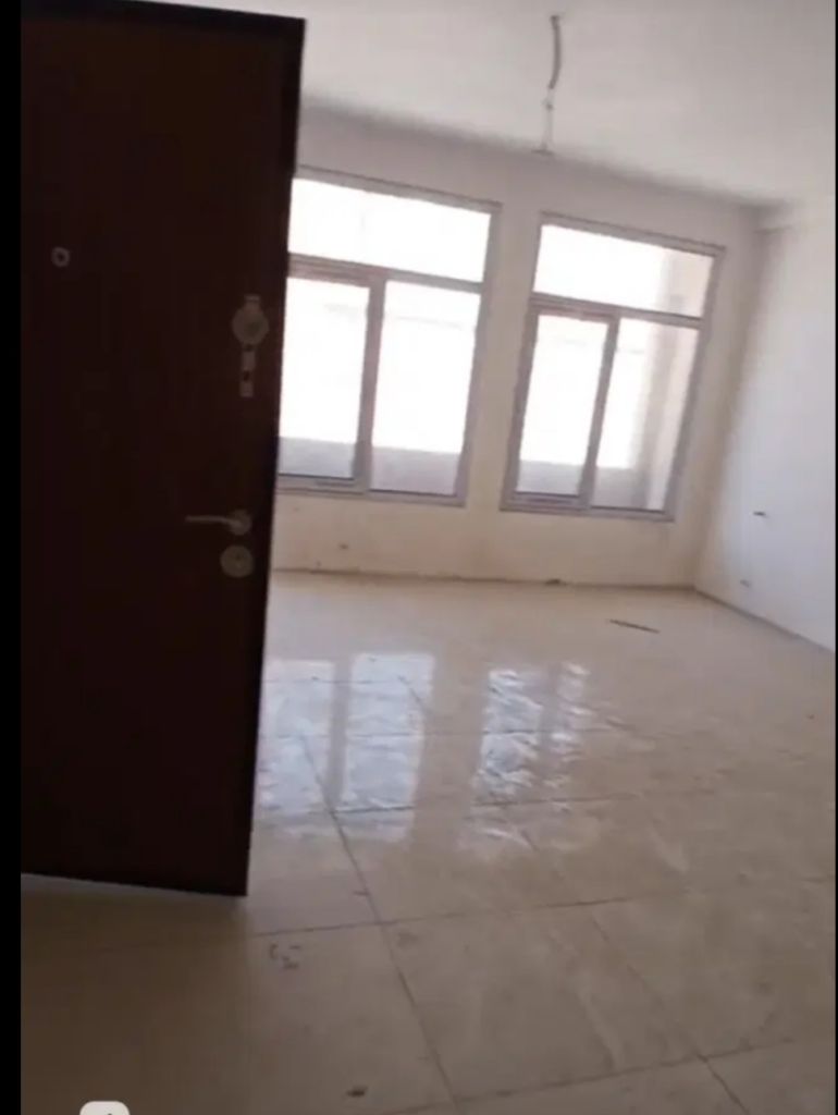 واحد ۷۸متری کلید نخورده قشلاق زیر قیمت کاسبی.