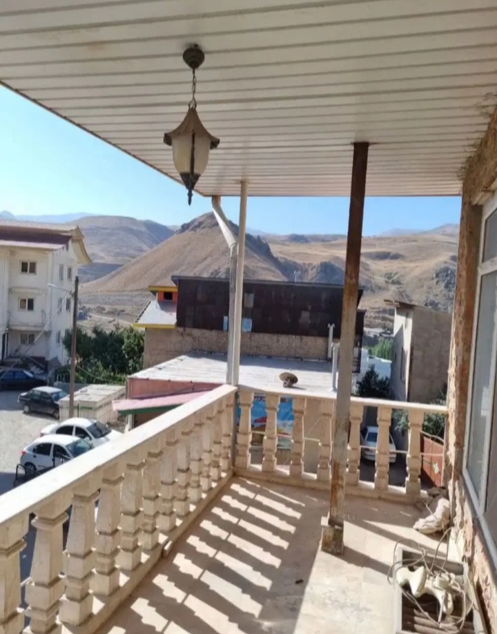 ویلایی درسه طبقه فروشی .