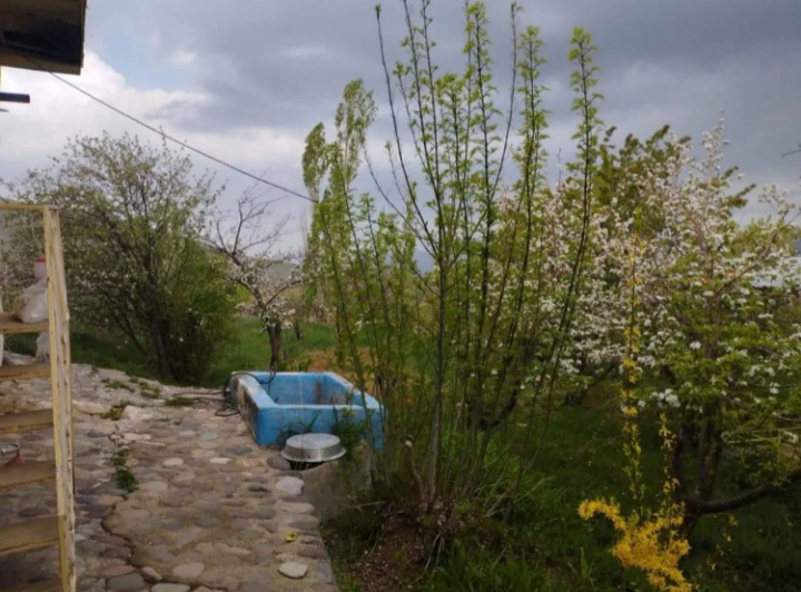 خانه باغ درطالقان درروستای گلیرددرمنطقه کوهستانی .