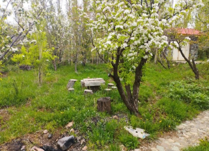 خانه باغ درطالقان درروستای گلیرددرمنطقه کوهستانی .