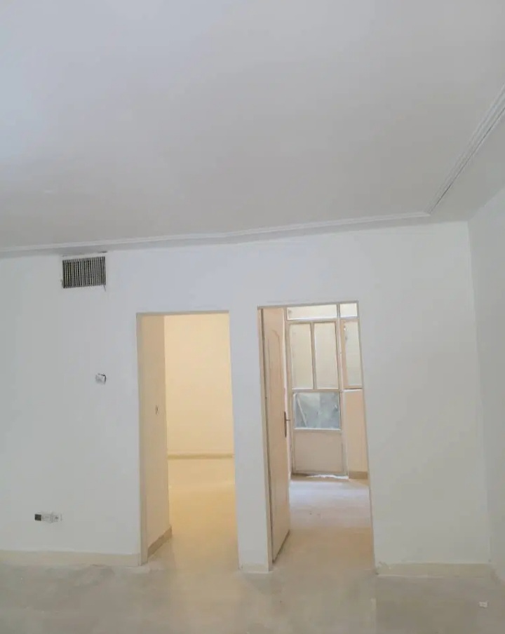آپارتمان دوخوابه باتراس و انباری .