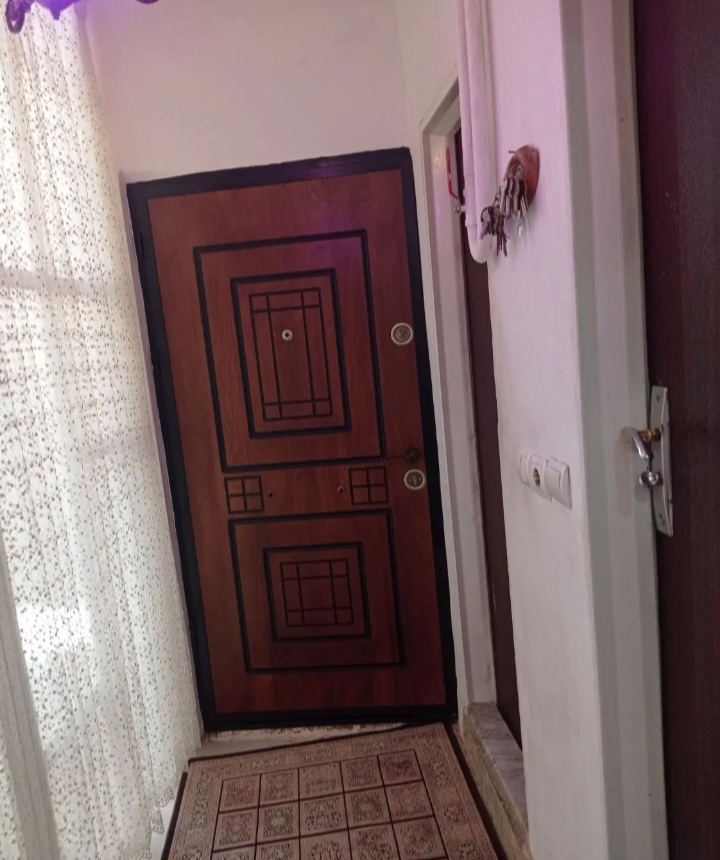 واحد۸۰متری دوخوابه طبقه اول .