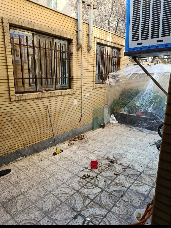 واحد۶۸متری طبقه همکف .