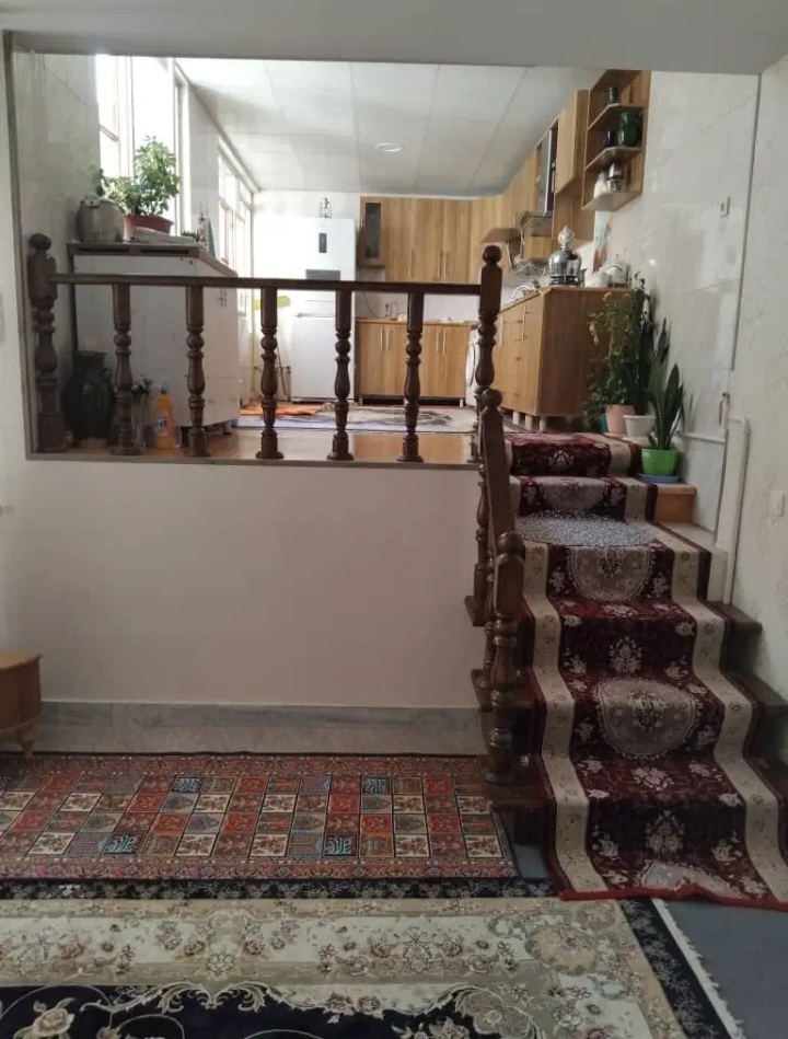 مغازه و آپارتمان .
