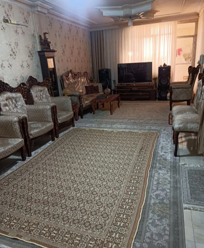 آپارتمان طبقه دوم .