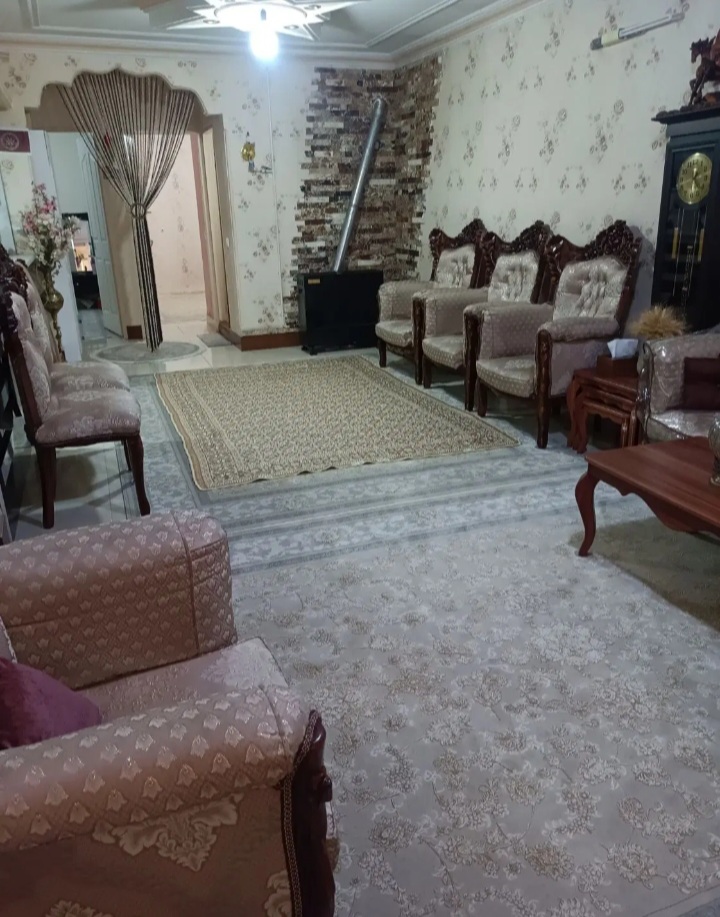 آپارتمان طبقه دوم .