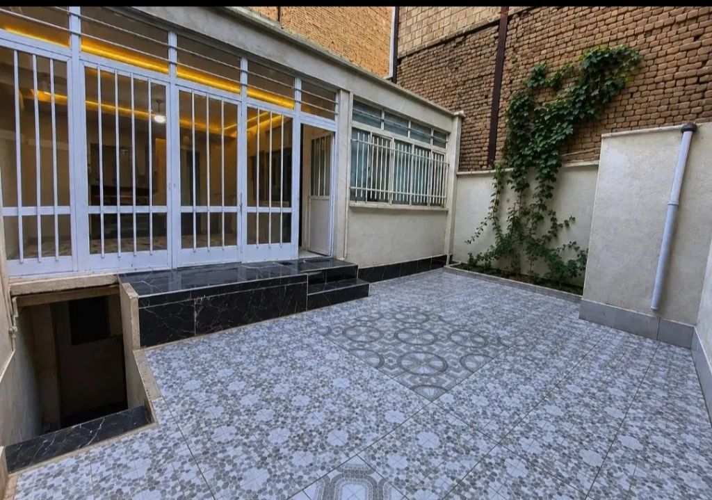 ویلایی شیک و تمیز باسازی شده.