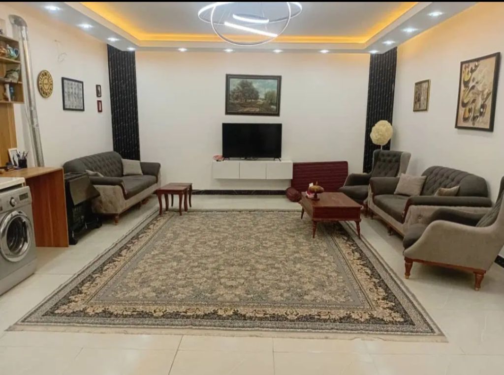 ویلا باغی نوساز ۳۰۰متری در ملارد.