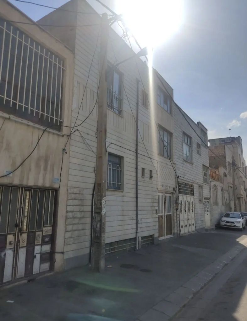 زیر زمین درب جدا۱۰۰متر حیاط.