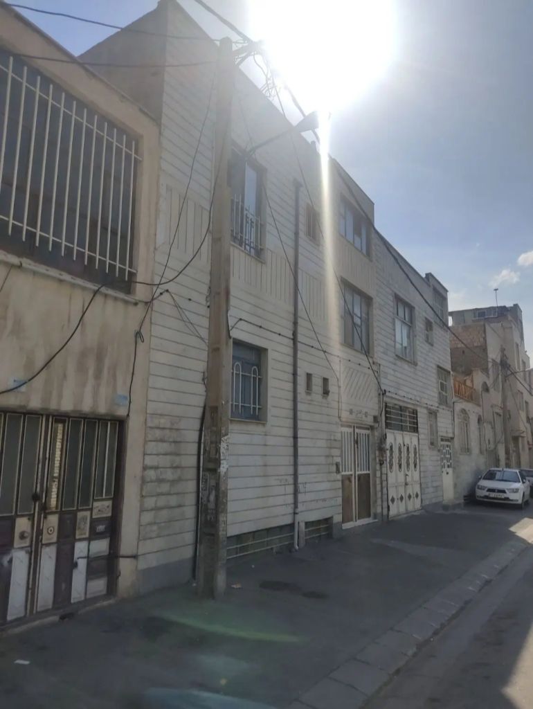 زیر زمین درب جدا۱۰۰متر حیاط.