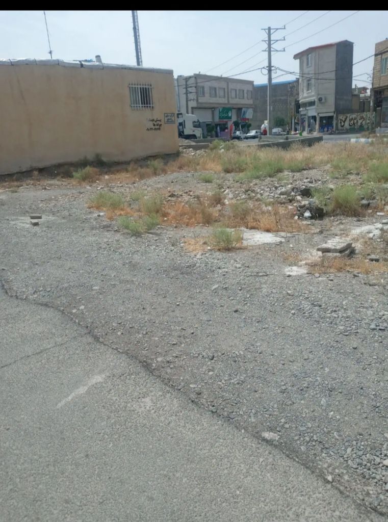 زمین اداری و مسکونی.