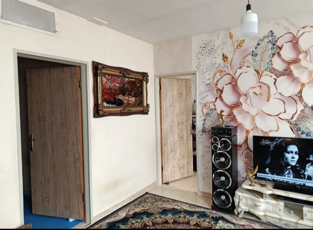 آپارتمان ۸۰متری دوکله خیابان کاشانی نبش قائم.