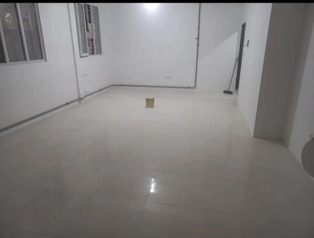 100متری دو خواب نوساز و آسانسور دار.