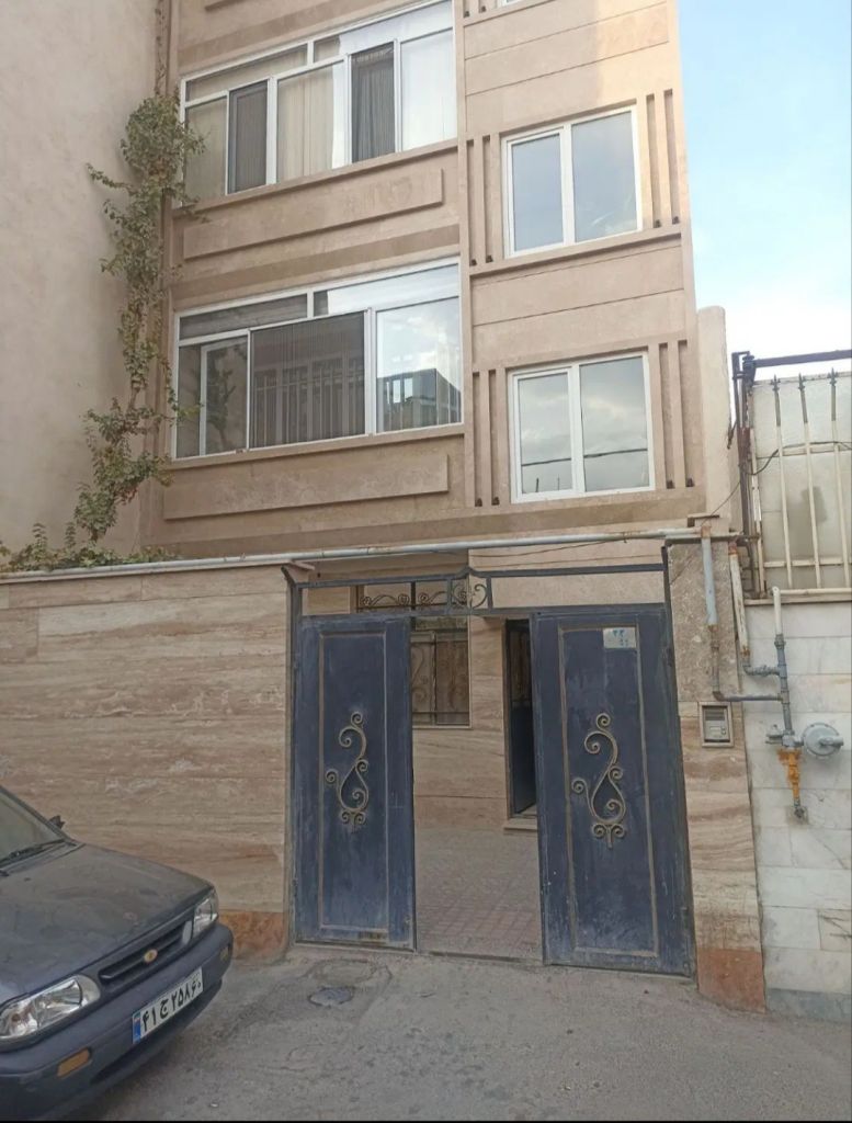 یک باب آپارتمان همکف.