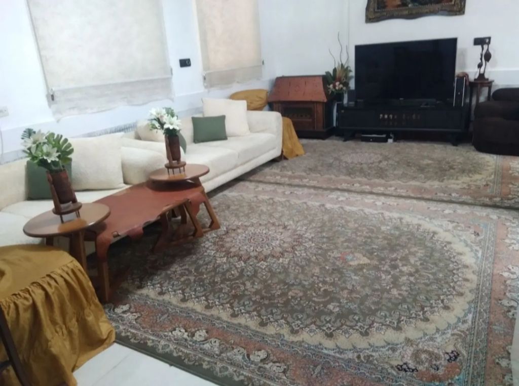 واحد ۵۲متری واقعی طبقه همکف کرسی.