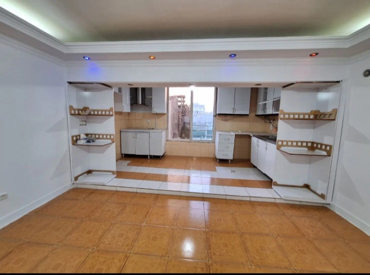 فروش آپارتمان ۱۰۰متری ابتدای ایران زمین .