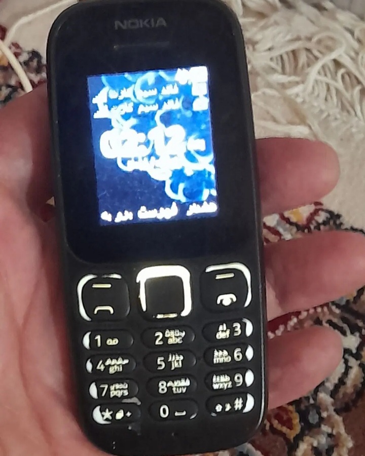گوشی نوکیا ساده و سامسونگ .