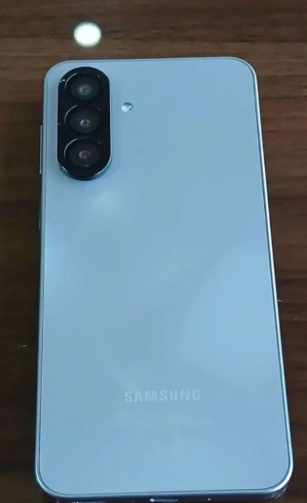 سامسونگ A17 .