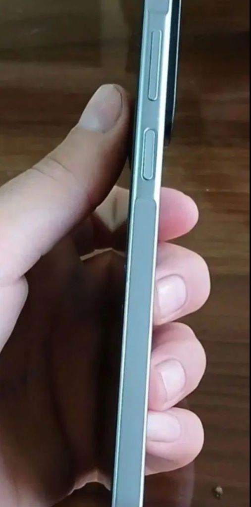 سامسونگ A17 .