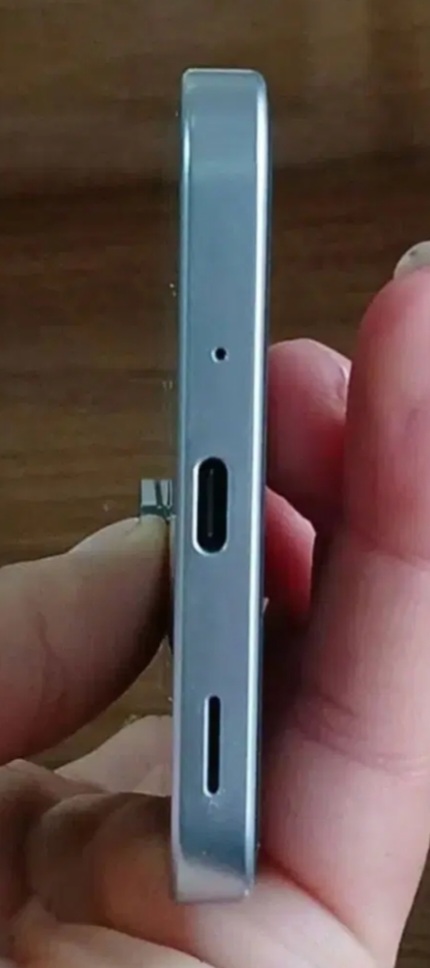 سامسونگ A17 .